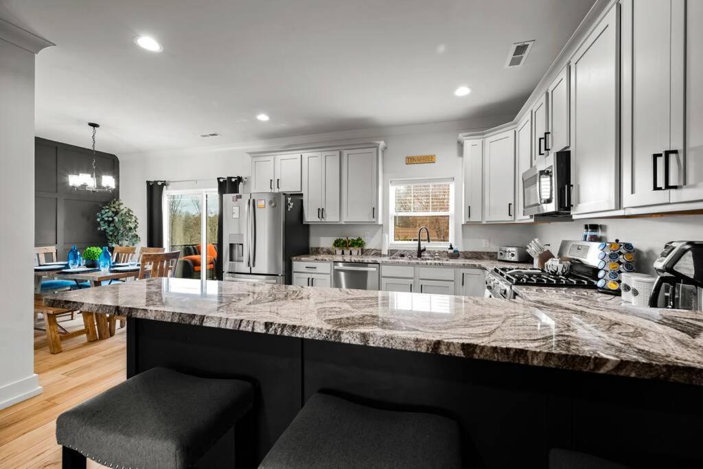 *Dog Friendly*Modern Home-Minutes To Dollywood, Gatlinburg, Smoky Mountains & Pigeon Forge! Εξωτερικό φωτογραφία