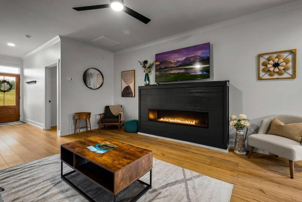 *Dog Friendly*Modern Home-Minutes To Dollywood, Gatlinburg, Smoky Mountains & Pigeon Forge! Εξωτερικό φωτογραφία
